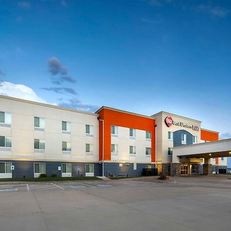 Best Western Plus Pratt Экстерьер фото