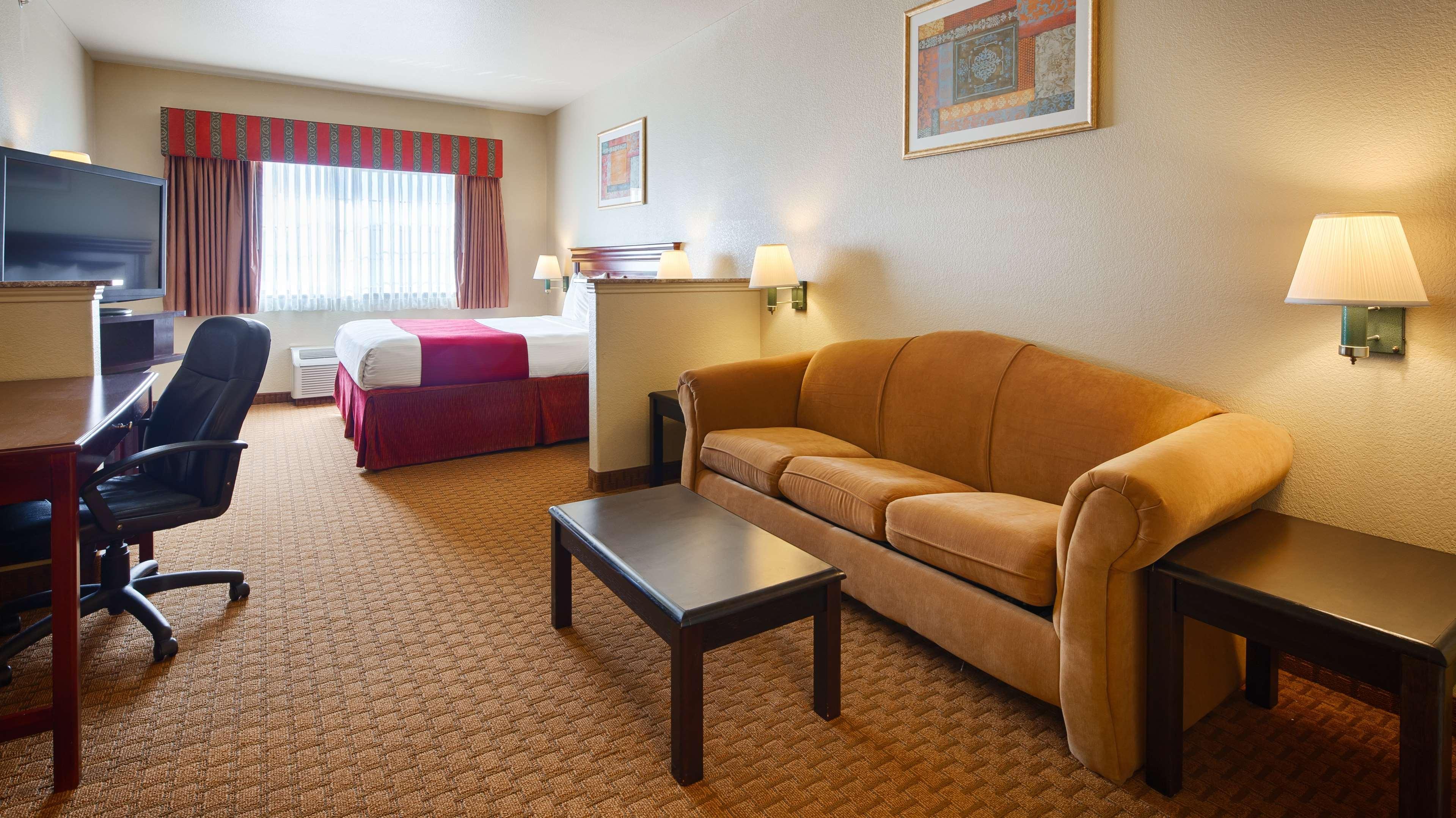Best Western Plus Pratt Экстерьер фото