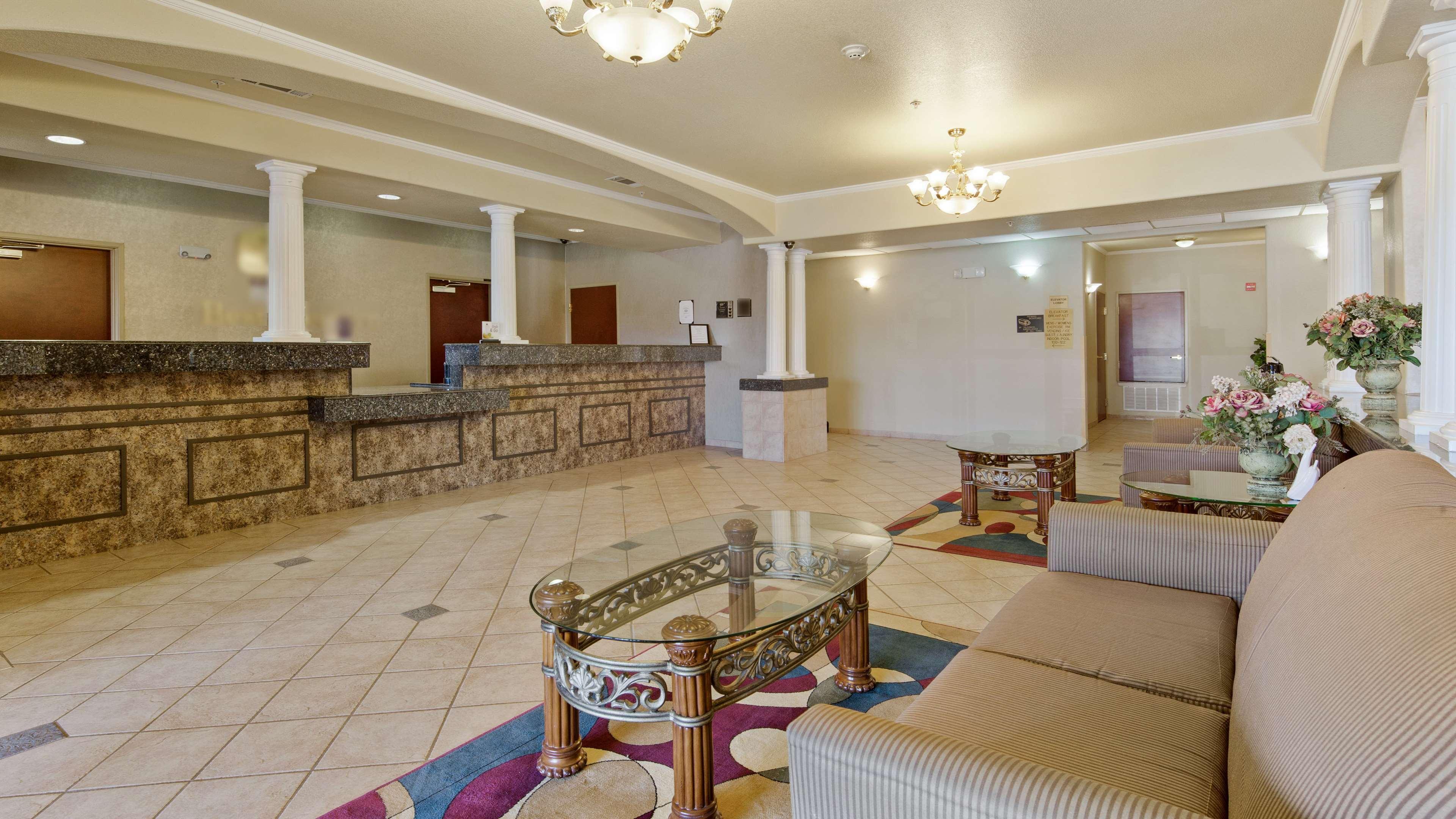 Best Western Plus Pratt Экстерьер фото