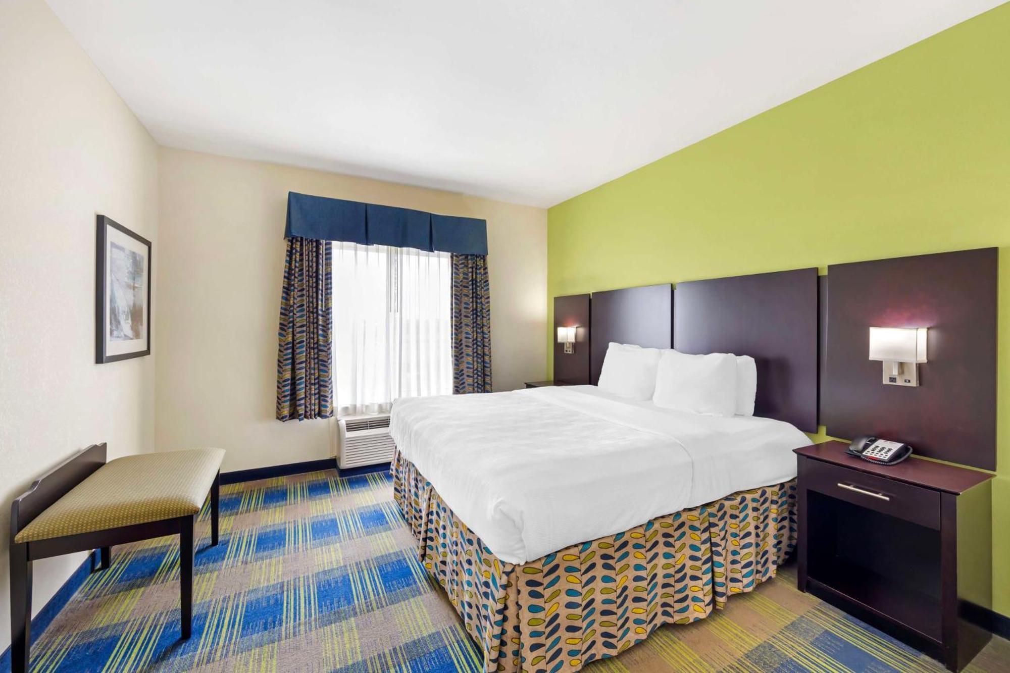 Best Western Plus Pratt Экстерьер фото